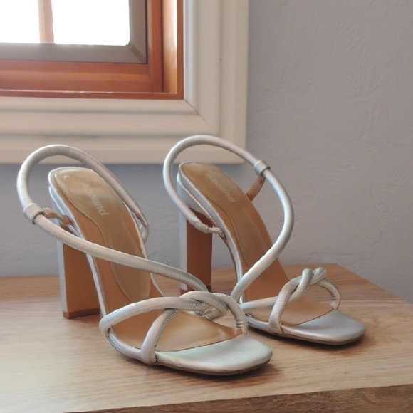 Abound Silver Sculptural Heels - Picture 1 of 5